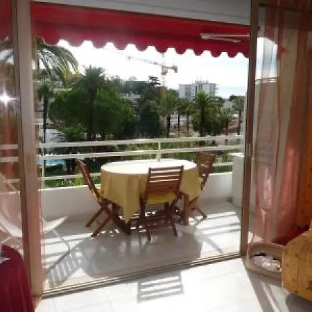 One Bedroom In Walking Distance From The Beaches And Shopping Of 878 * Cannes